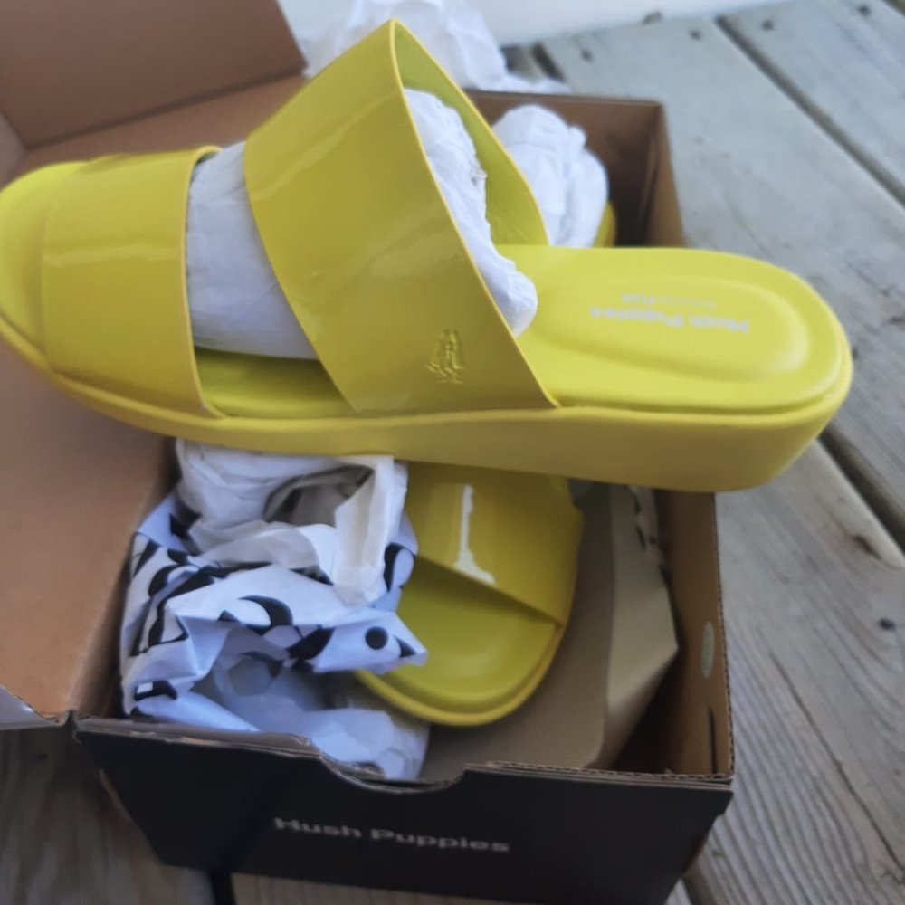 BNIB Hush Puppy Jell Slides, size 7